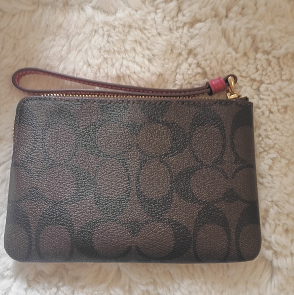 Coach Limited Edition Horse & Sleigh Wristlet NWOT - Picture 5 of 11